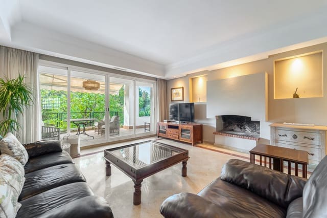 Maison de Ville de 3 chambres à louer à Marbella avec piscine garage - 4 150 € (Ref: 9699689)