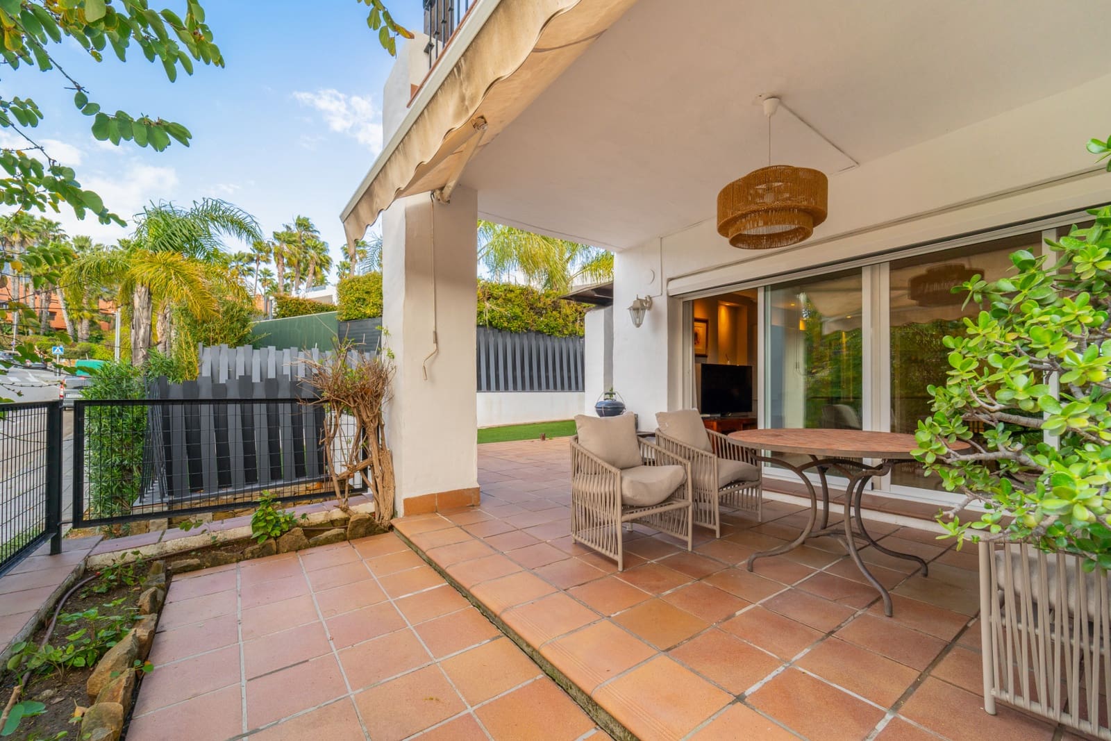 3 bedroom Townhouse for rent in Marbella with pool garage - € 4,150 (Ref: 9699689)