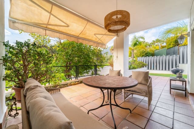 Maison de Ville de 3 chambres à louer à Marbella avec piscine garage - 4 150 € (Ref: 9699689)