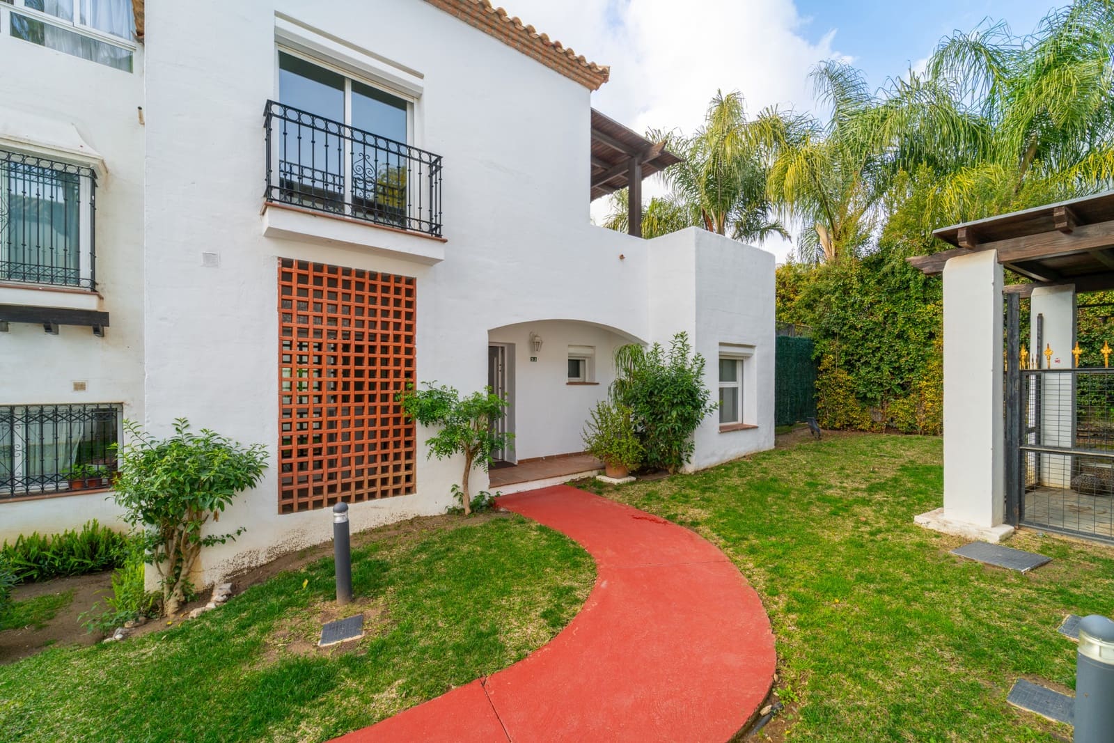 3 bedroom Townhouse for rent in Marbella with pool garage - € 4,150 (Ref: 9699689)