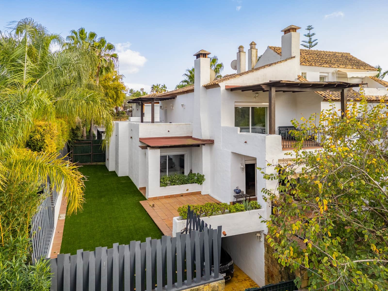 3 bedroom Townhouse for rent in Marbella with pool garage - € 4,150 (Ref: 9699689)