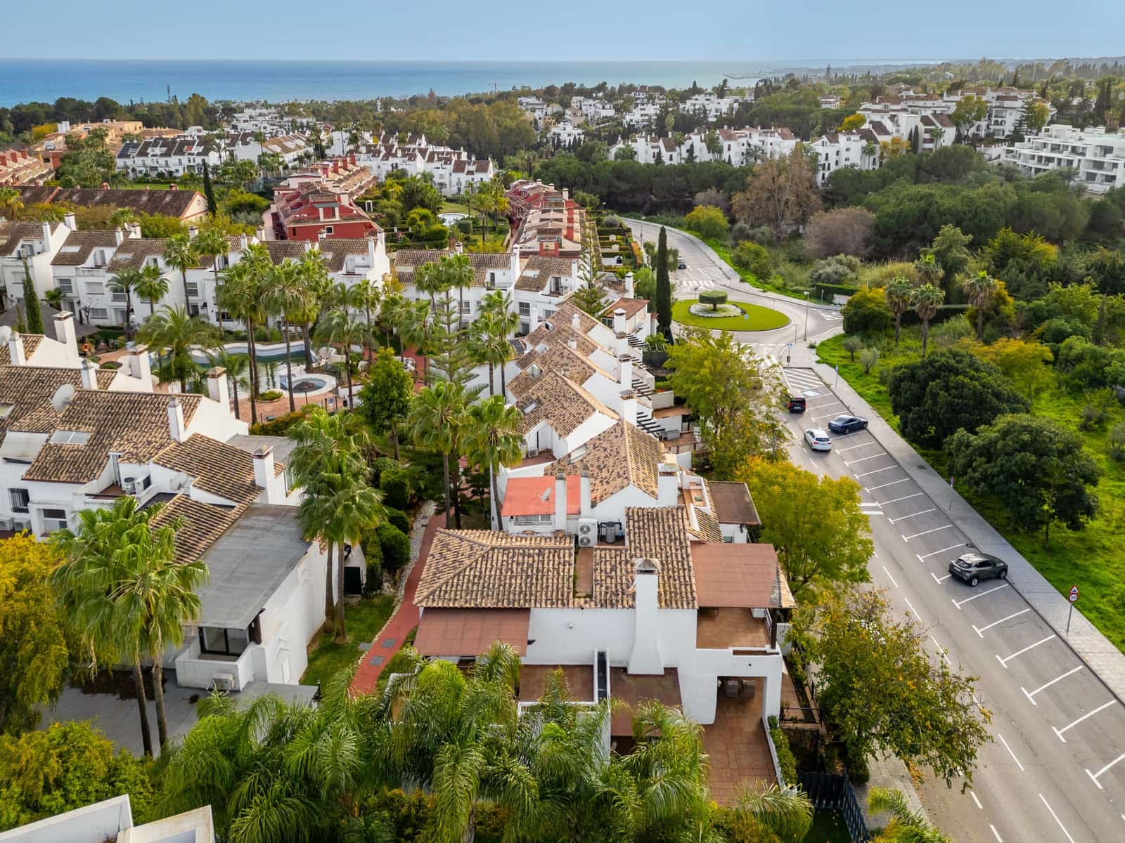 3 bedroom Townhouse for rent in Marbella with pool garage - € 4,150 (Ref: 9699689)