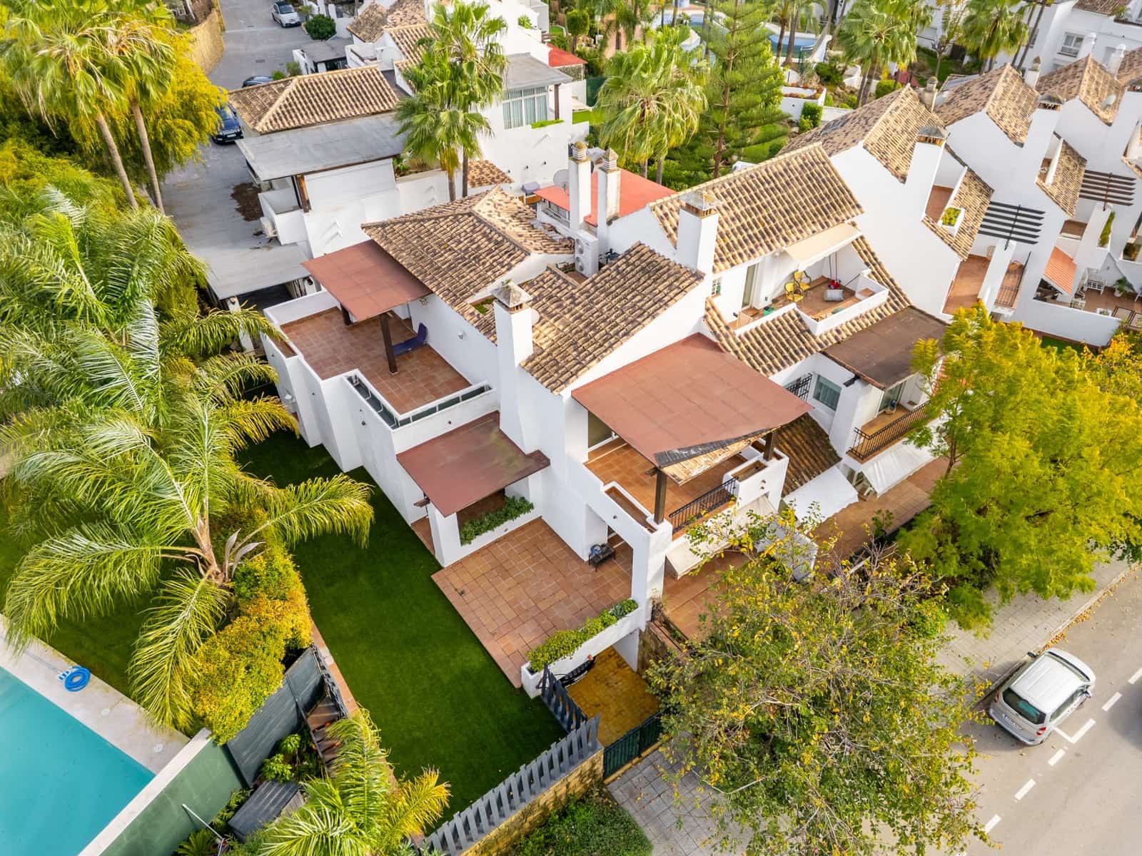 3 bedroom Townhouse for rent in Marbella with pool garage - € 4,150 (Ref: 9699689)
