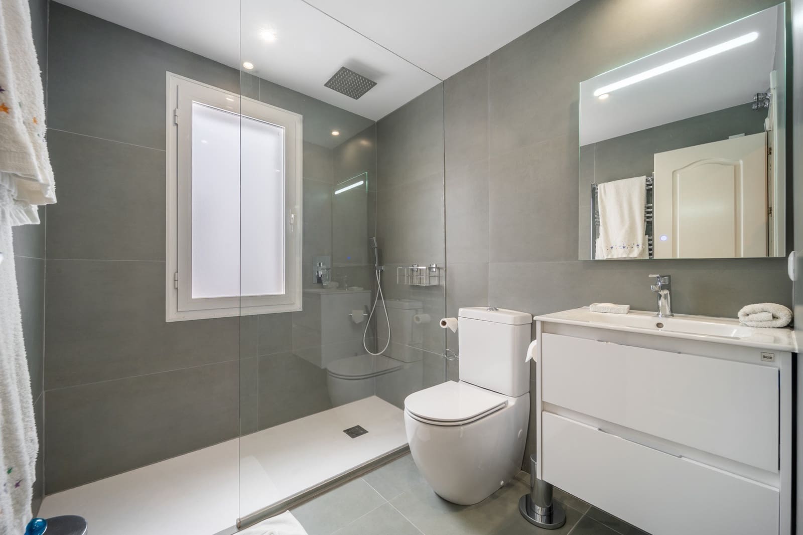 4 bedroom Penthouse for sale in Marbella with pool garage - € 5,100,000 (Ref: 9701490)