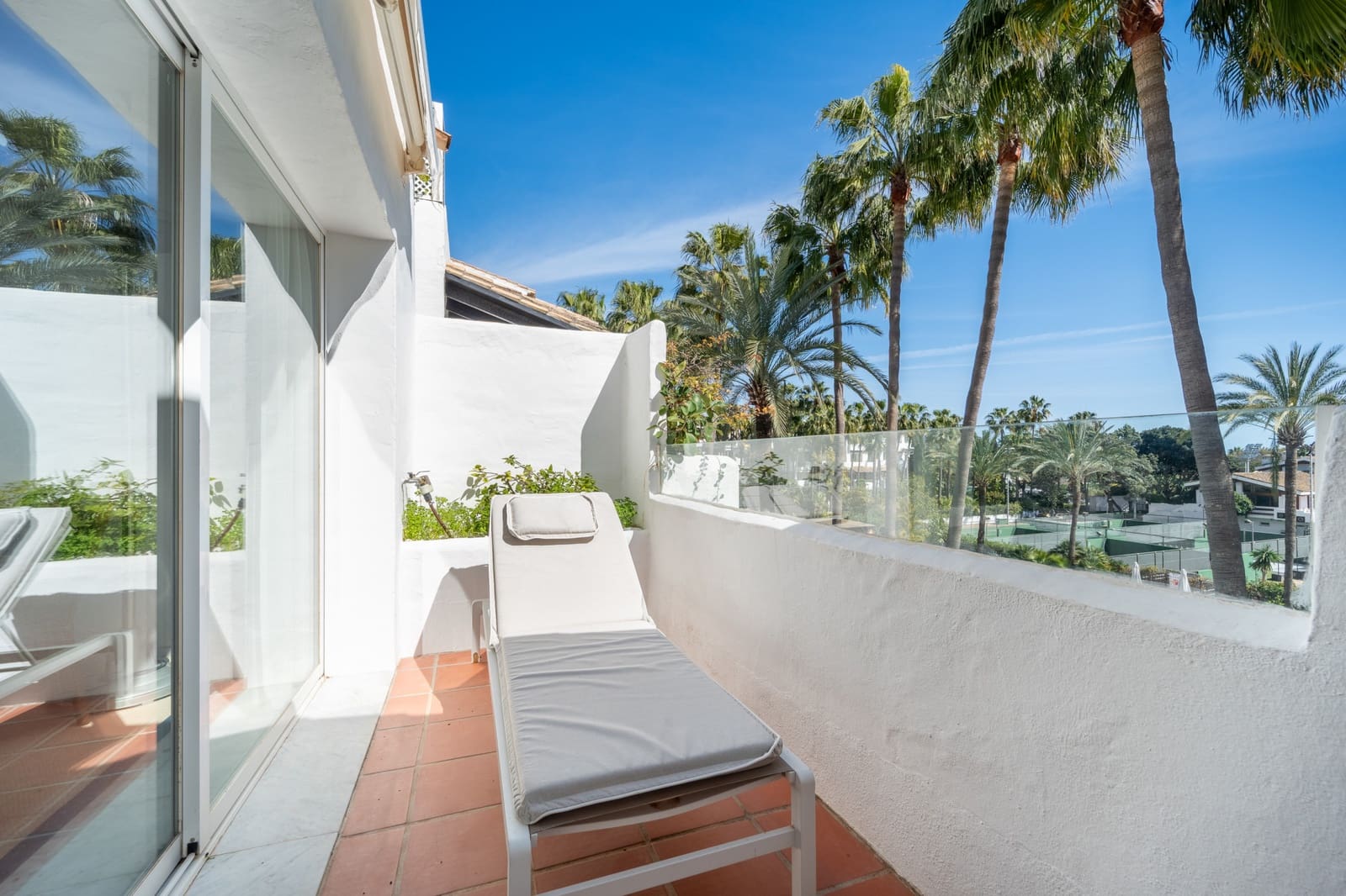 4 bedroom Penthouse for sale in Marbella with pool garage - € 5,100,000 (Ref: 9701490)