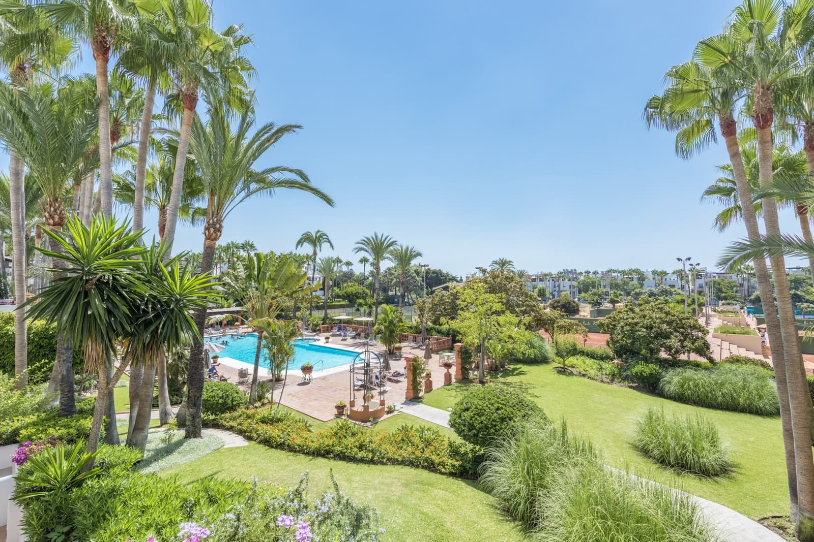 4 bedroom Penthouse for sale in Marbella with pool garage - € 5,100,000 (Ref: 9701490)