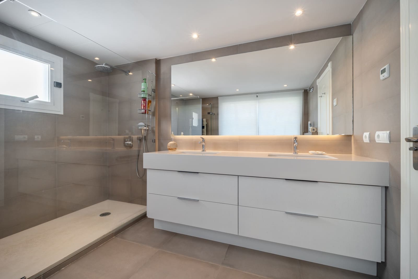 4 bedroom Penthouse for sale in Marbella with pool garage - € 4,950,000 (Ref: 9701490)