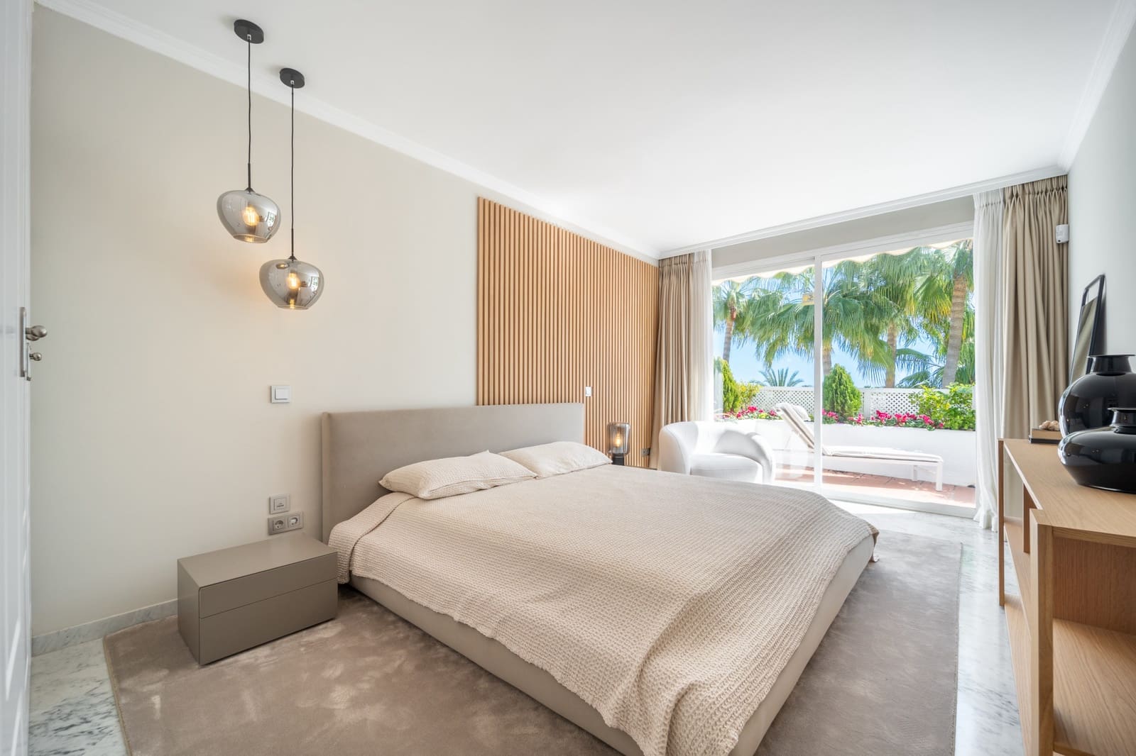 4 bedroom Penthouse for sale in Marbella with pool garage - € 4,950,000 (Ref: 9701490)