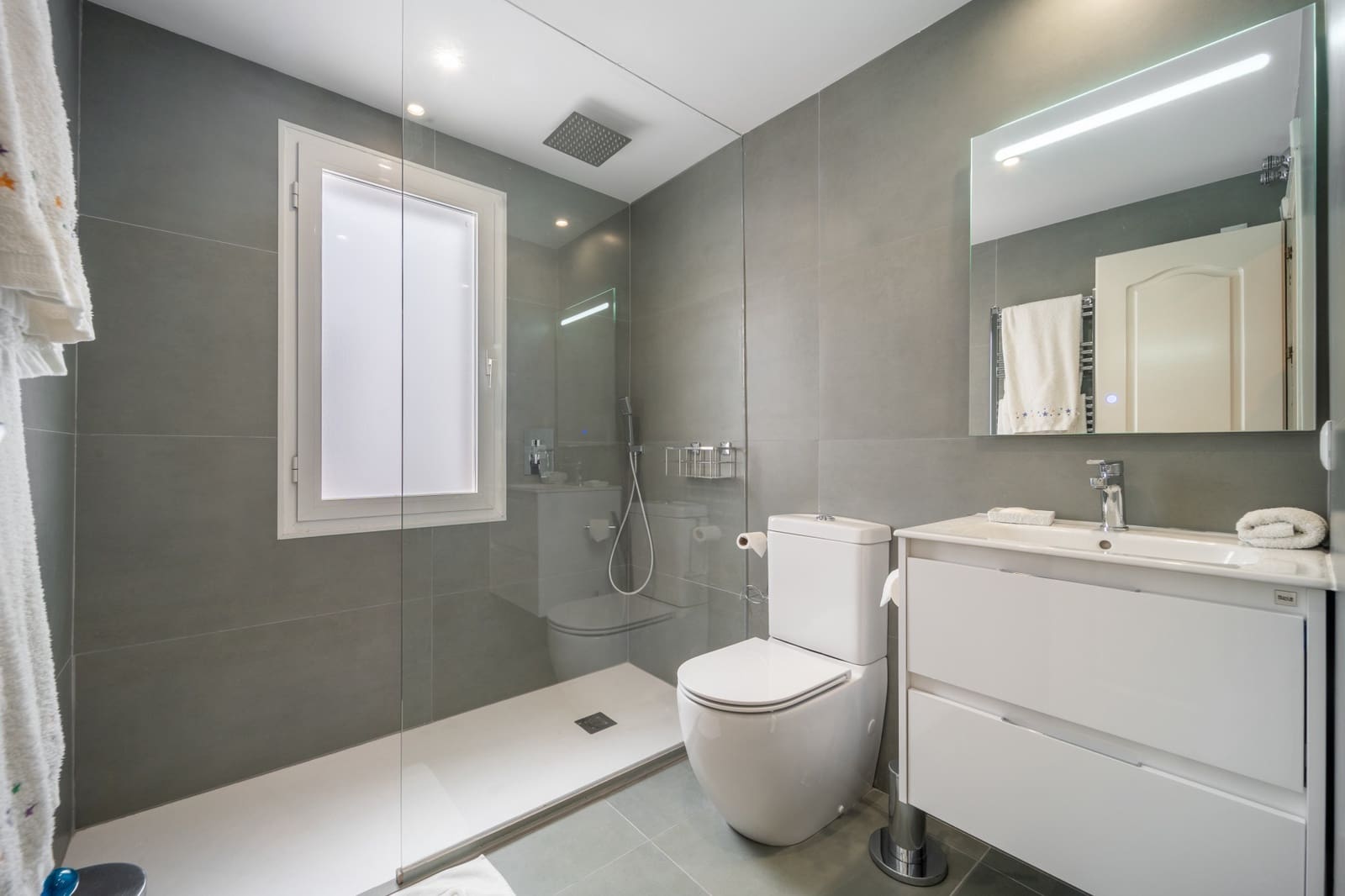 4 bedroom Penthouse for sale in Marbella with pool garage - € 4,950,000 (Ref: 9701490)