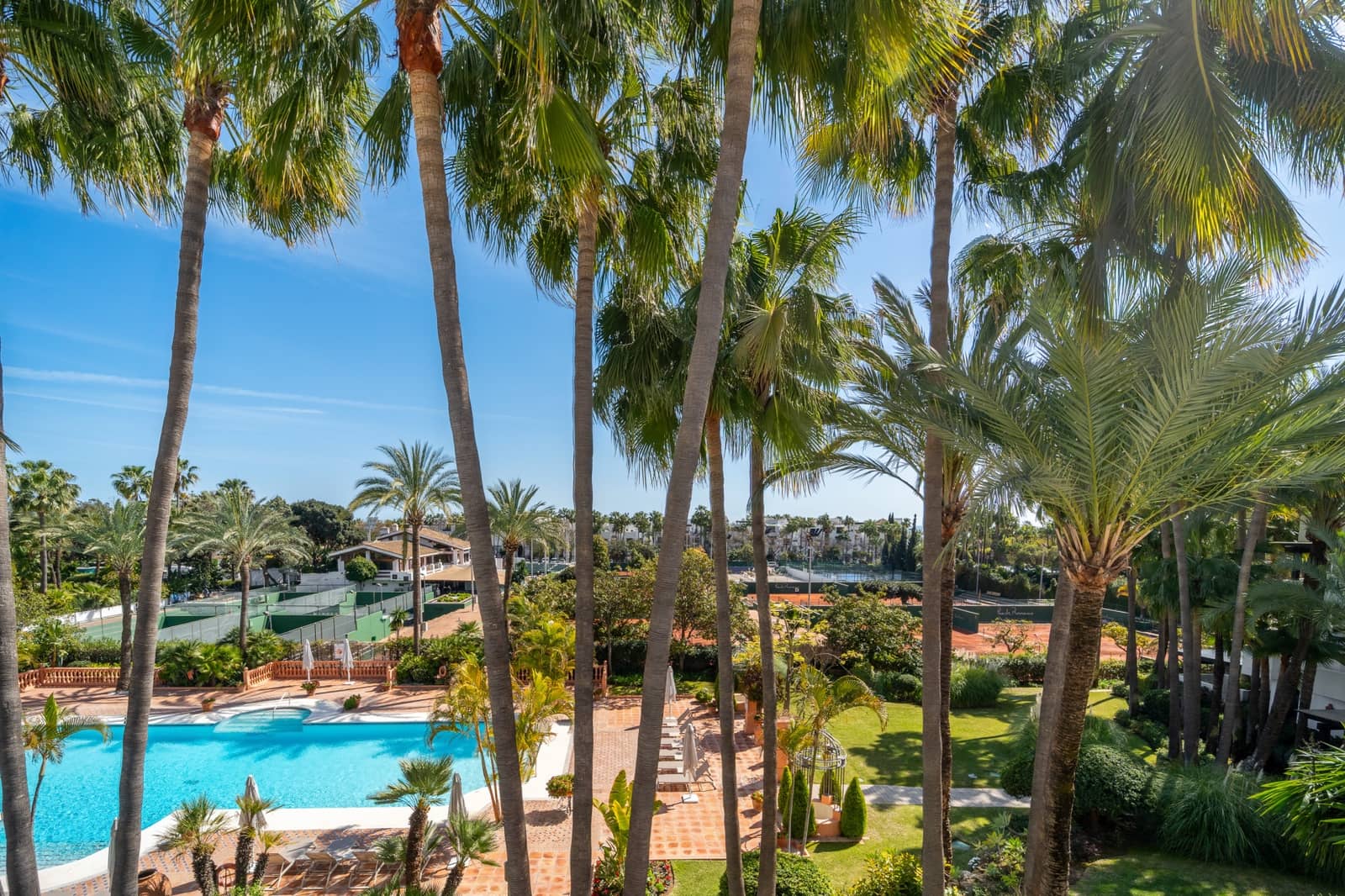 4 bedroom Penthouse for sale in Marbella with pool garage - € 4,950,000 (Ref: 9701490)