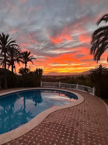 Chalet de 5 habitaciones en Marbella en venta con piscina garaje - 3.095.000 € (Ref: 9701491)