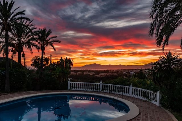 Chalet de 5 habitaciones en Marbella en venta con piscina garaje - 3.095.000 € (Ref: 9701491)