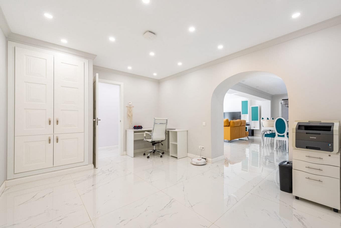 5 makuuhuone Huvila myytävänä paikassa Marbella mukana uima-altaan 
autotalli - 1 595 000 € (Ref: 9714736)