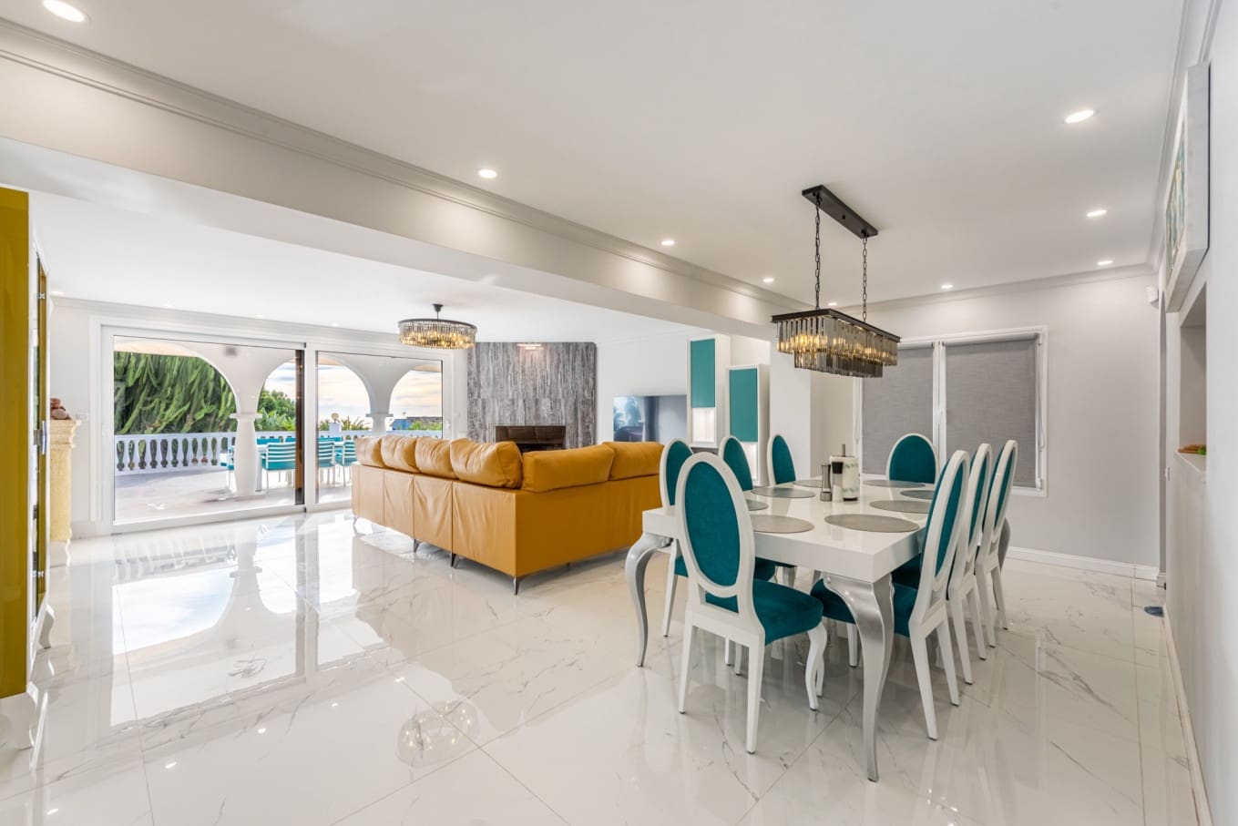 5 makuuhuone Huvila myytävänä paikassa Marbella mukana uima-altaan 
autotalli - 1 595 000 € (Ref: 9714736)