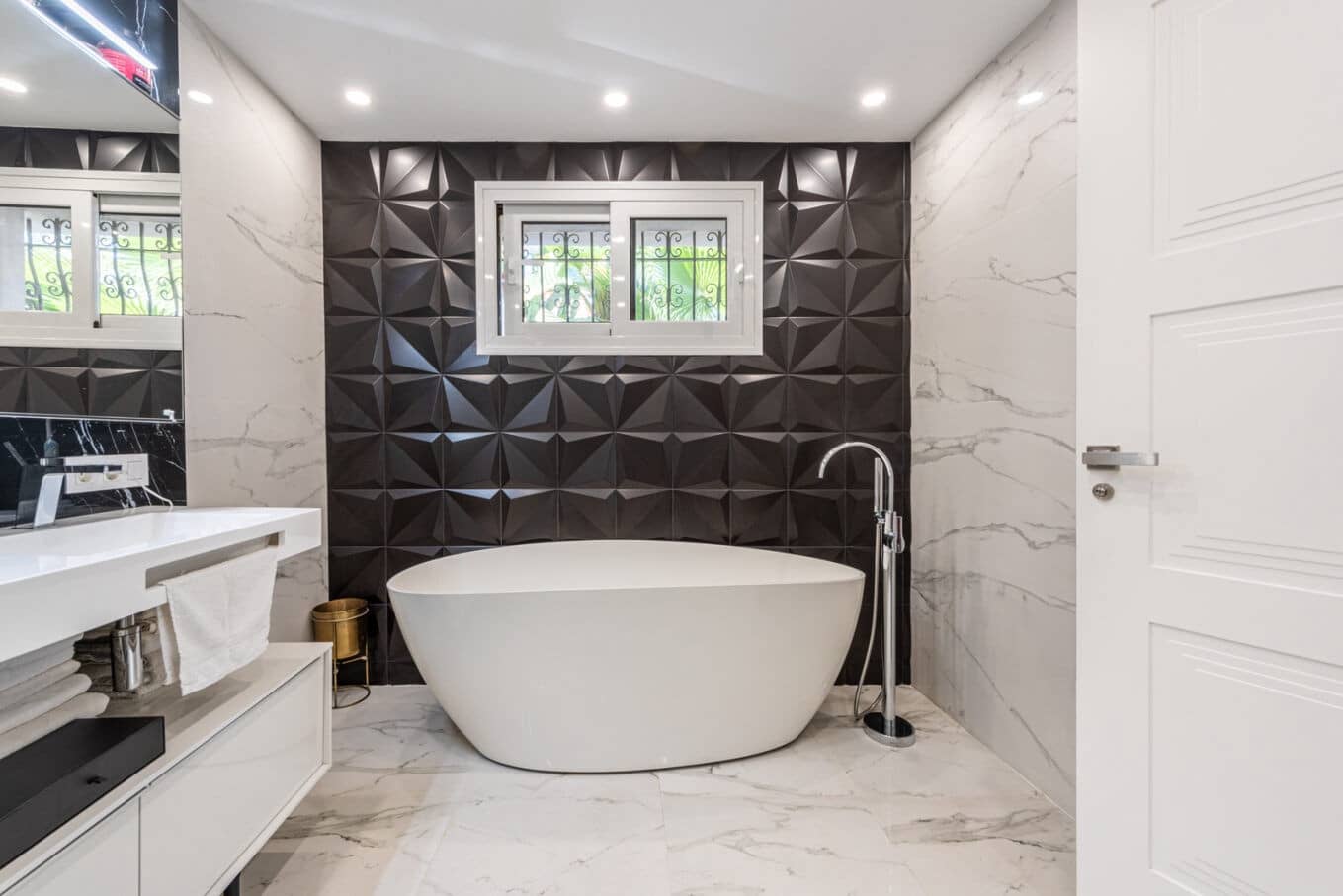 5 makuuhuone Huvila myytävänä paikassa Marbella mukana uima-altaan 
autotalli - 1 595 000 € (Ref: 9714736)