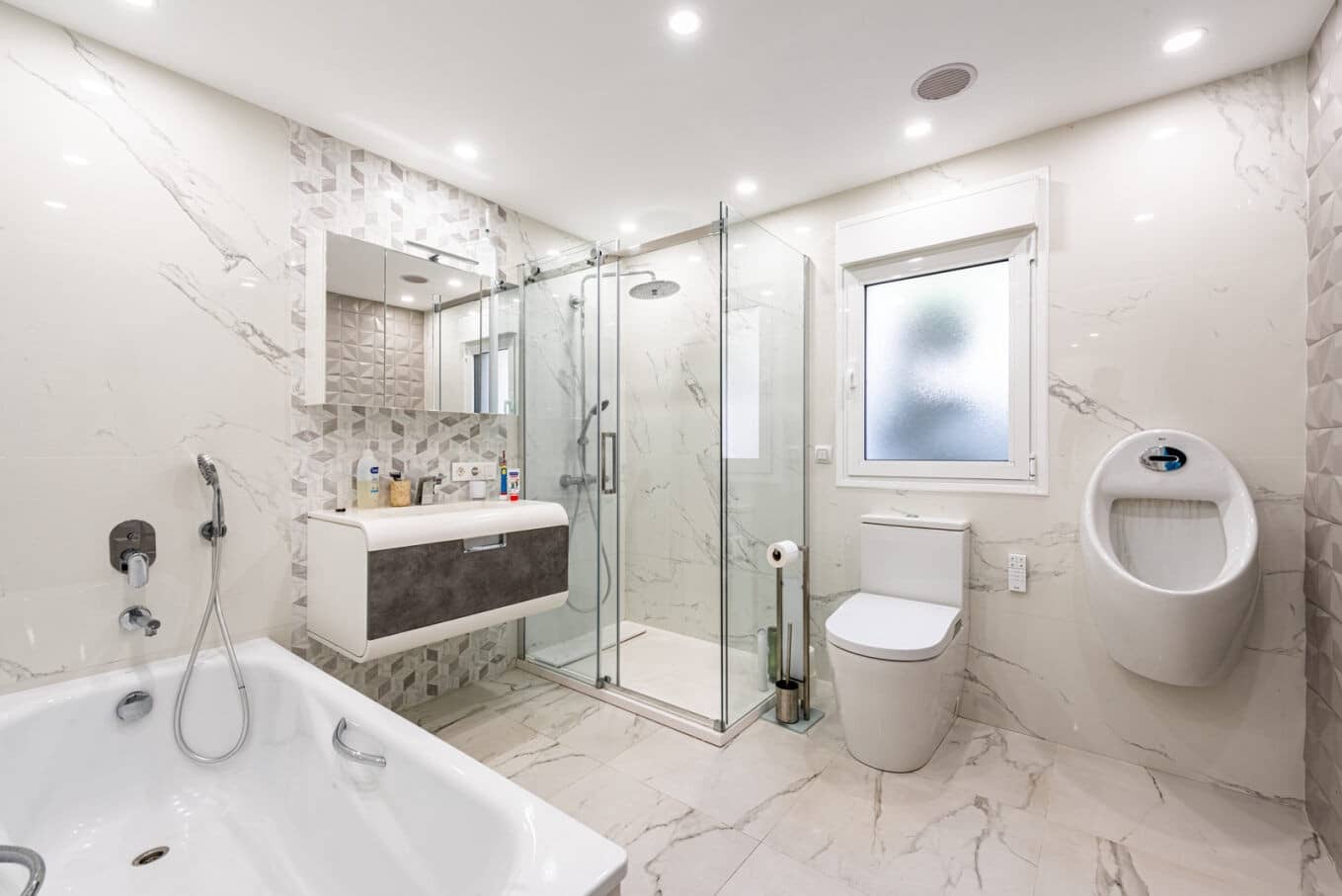 5 makuuhuone Huvila myytävänä paikassa Marbella mukana uima-altaan 
autotalli - 1 595 000 € (Ref: 9714736)