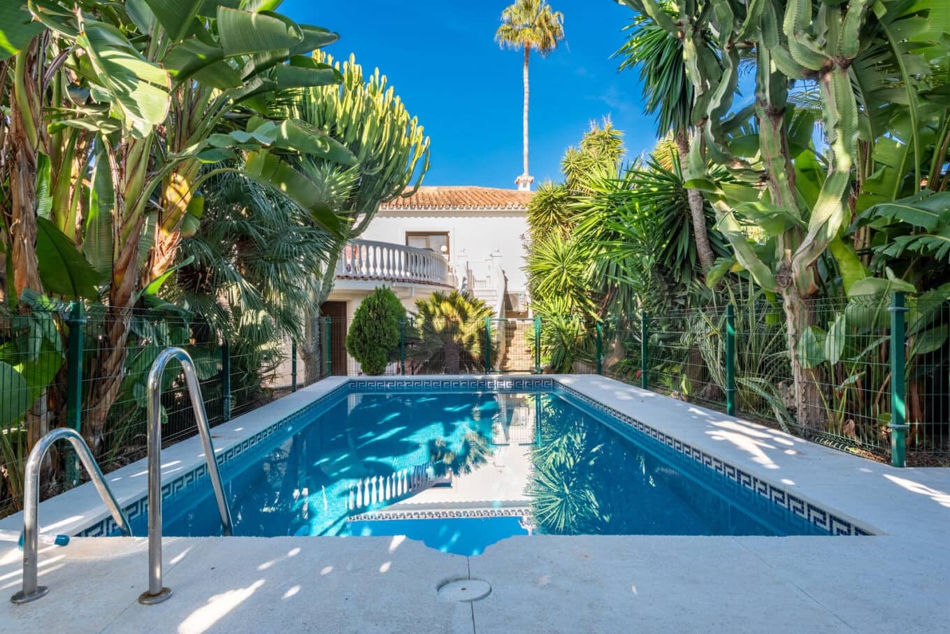 5 makuuhuone Huvila myytävänä paikassa Marbella mukana uima-altaan 
autotalli - 1 595 000 € (Ref: 9714736)