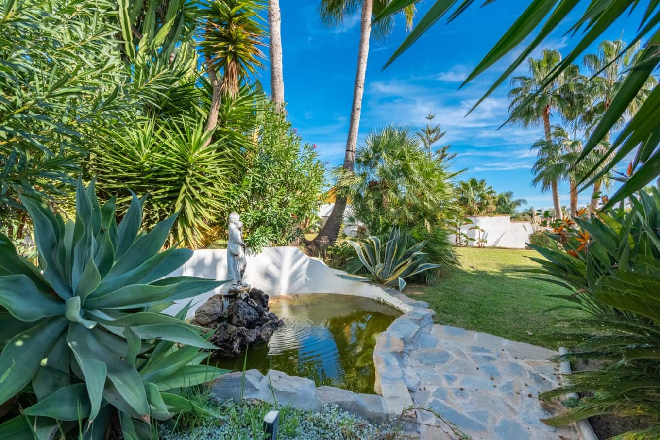 5 makuuhuone Huvila myytävänä paikassa Marbella mukana uima-altaan 
autotalli - 1 595 000 € (Ref: 9714736)