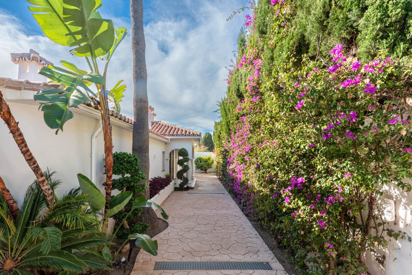 5 makuuhuone Huvila myytävänä paikassa Marbella mukana uima-altaan 
autotalli - 1 595 000 € (Ref: 9714736)