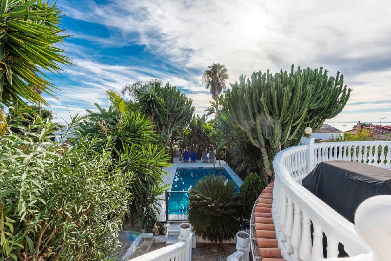 5 makuuhuone Huvila myytävänä paikassa Marbella mukana uima-altaan 
autotalli - 1 595 000 € (Ref: 9714736)