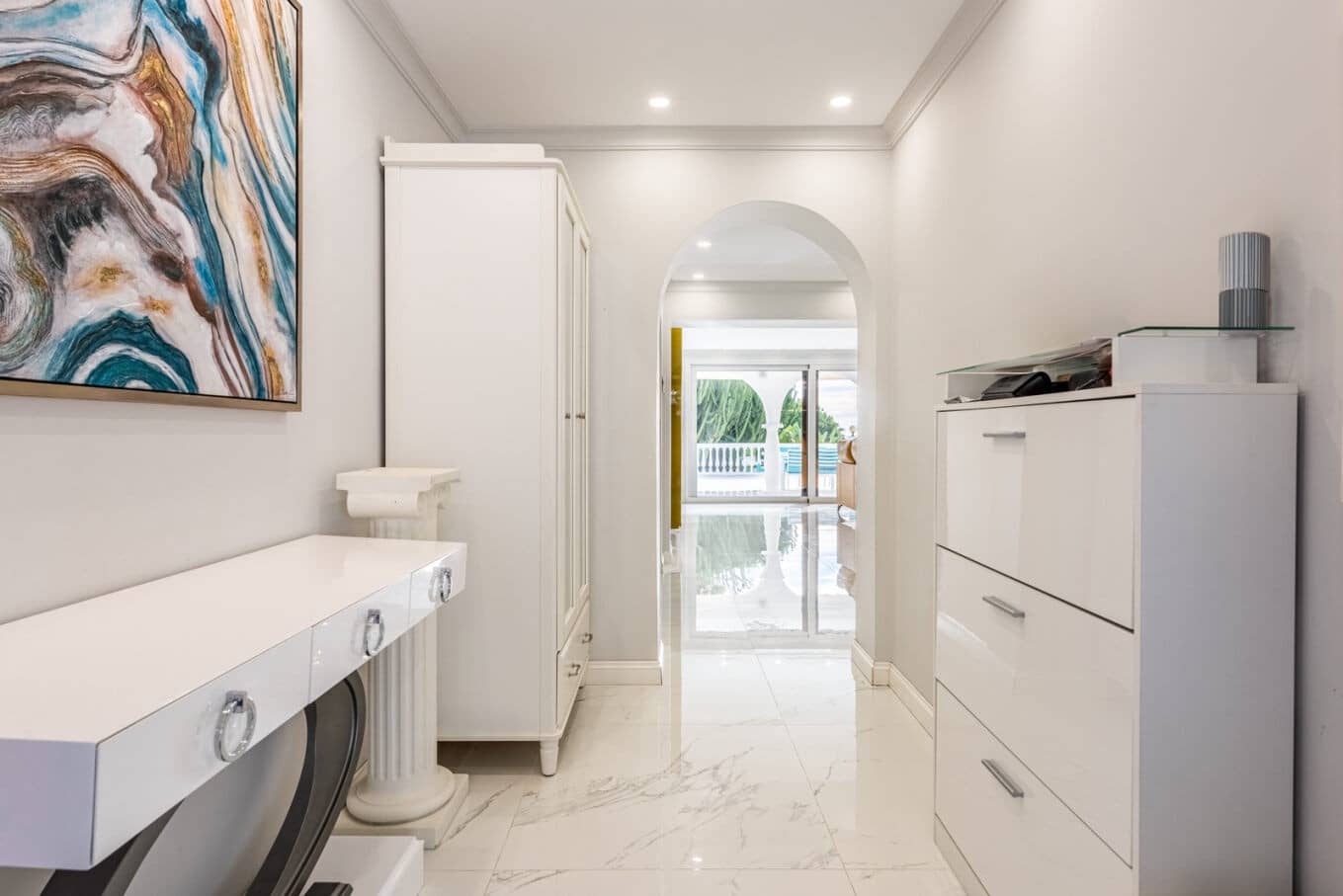 6 bedroom Villa for sale in Marbella with pool garage - € 1,595,000 (Ref: 9714736)