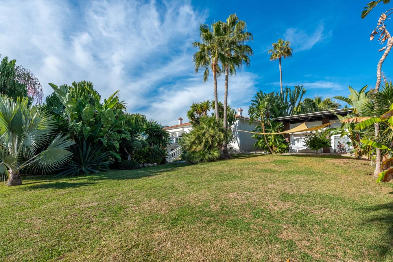 6 bedroom Villa for sale in Marbella with pool garage - € 1,595,000 (Ref: 9714736)