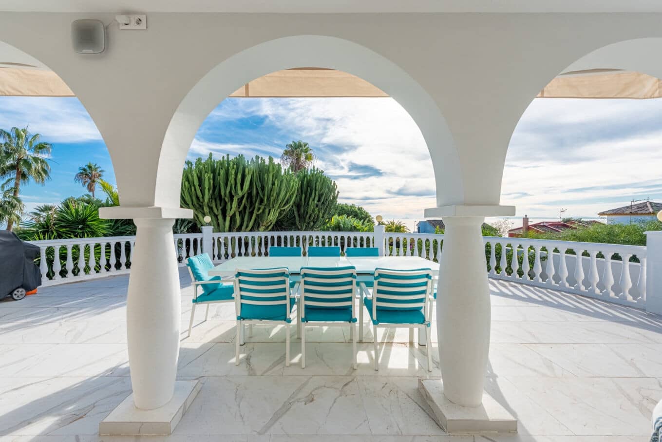 6 bedroom Villa for sale in Marbella with pool garage - € 1,595,000 (Ref: 9714736)