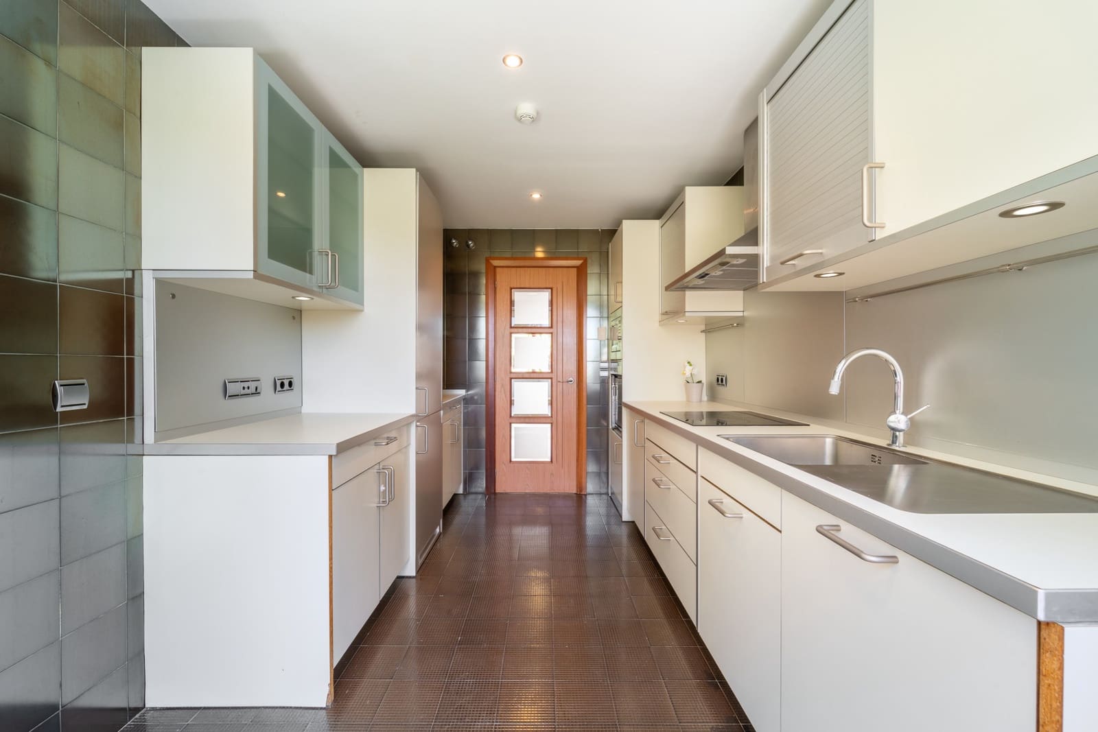 2 bedroom Apartment for sale in Marbella with pool garage - € 1,175,000 (Ref: 9719772)