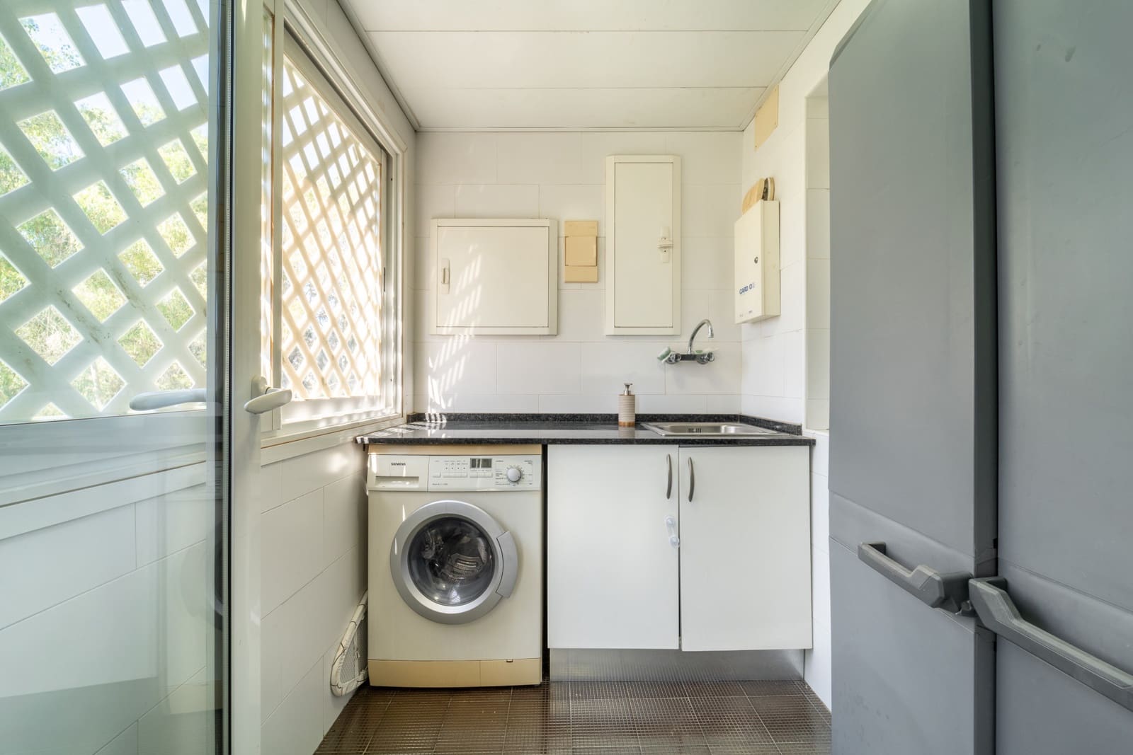 2 bedroom Apartment for sale in Marbella with pool garage - € 1,175,000 (Ref: 9719772)