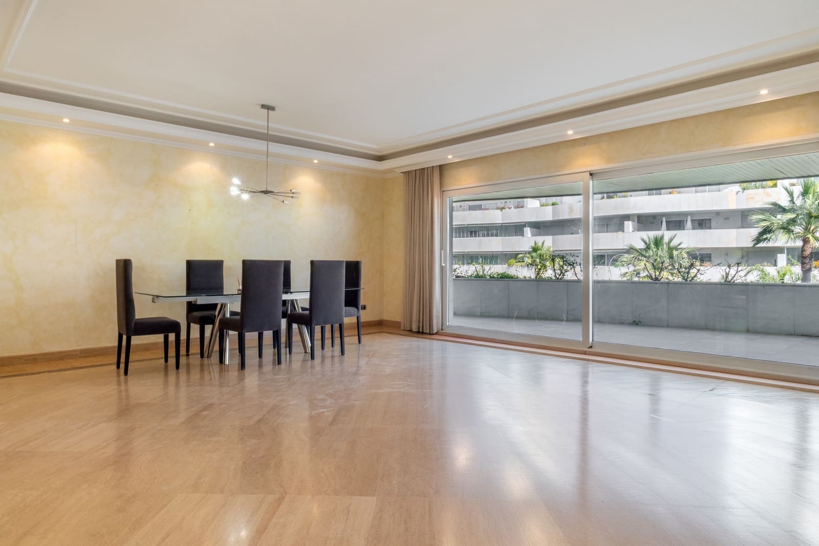 2 bedroom Apartment for sale in Marbella with pool garage - € 1,175,000 (Ref: 9719772)
