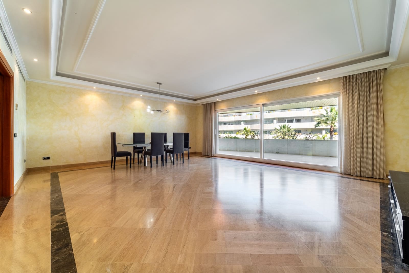 2 bedroom Apartment for sale in Marbella with pool garage - € 1,175,000 (Ref: 9719772)