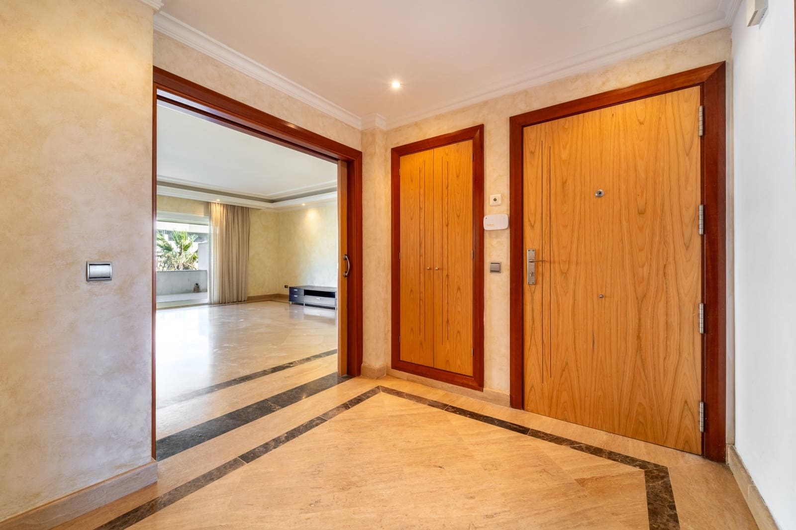 2 bedroom Apartment for sale in Marbella with pool garage - € 1,175,000 (Ref: 9719772)