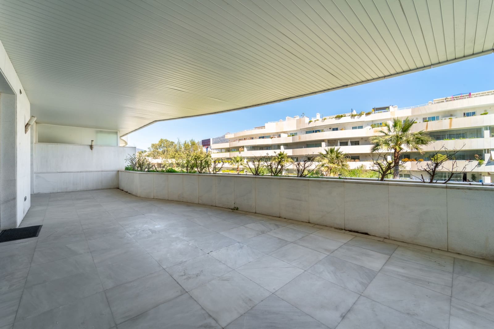 2 bedroom Apartment for sale in Marbella with pool garage - € 1,175,000 (Ref: 9719772)