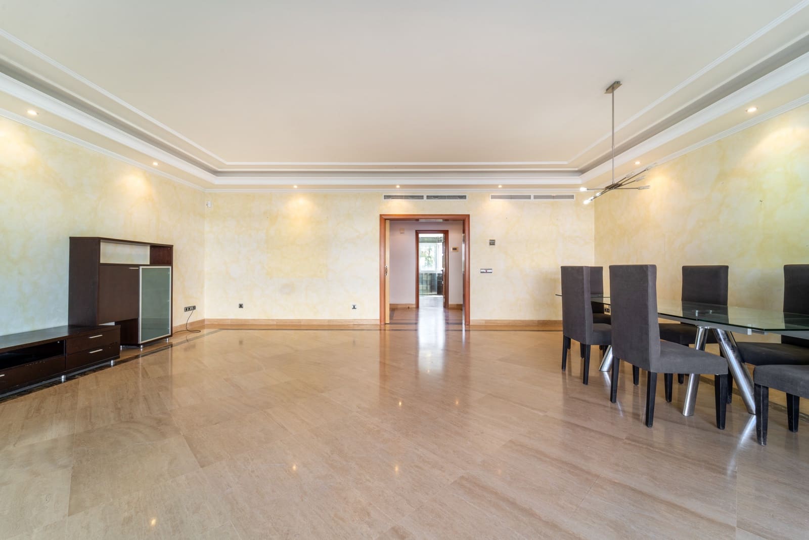 2 bedroom Apartment for sale in Marbella with pool garage - € 1,175,000 (Ref: 9719772)