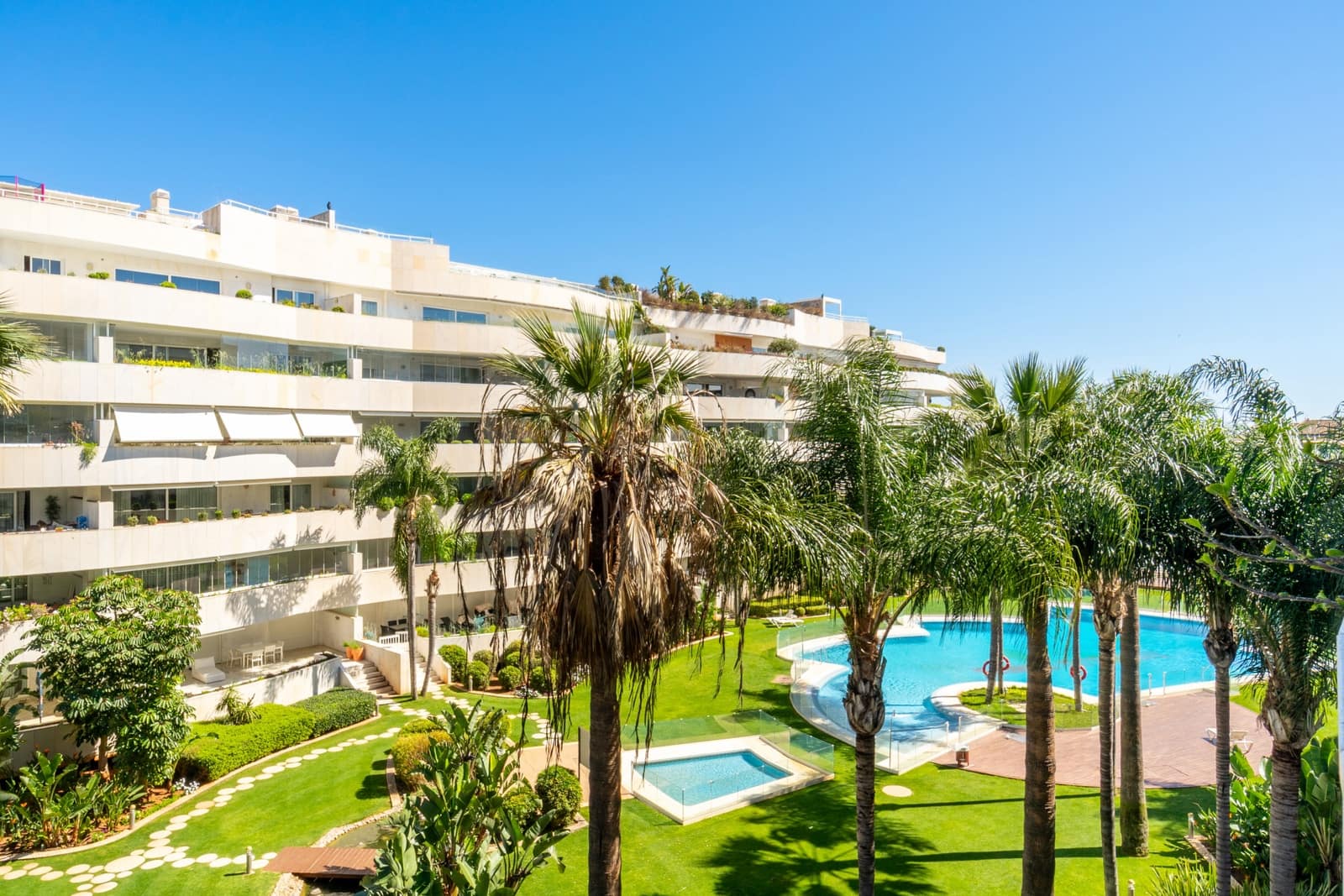 2 bedroom Apartment for sale in Marbella with pool garage - € 1,175,000 (Ref: 9719772)