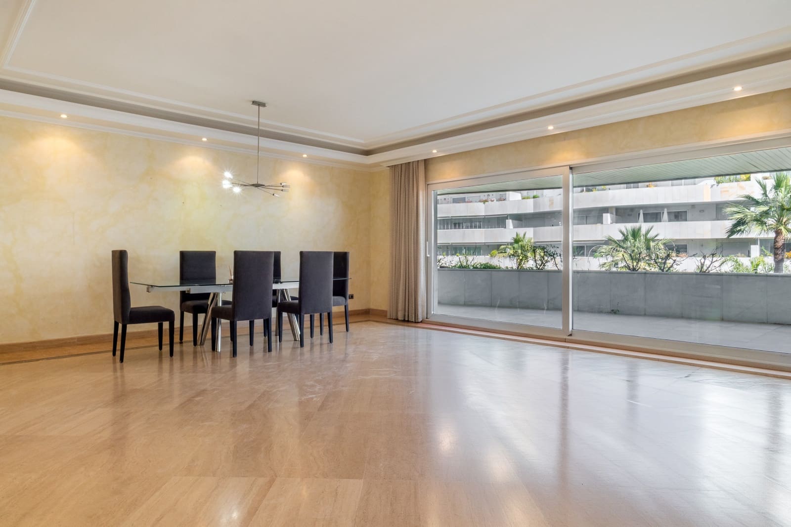 2 soverom Leilighet til salgs i Marbella med svømmebasseng - € 1 075 000 (Ref: 9719772)