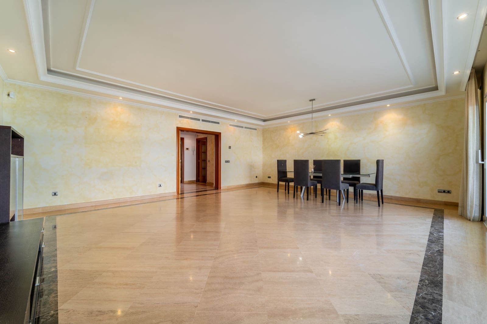 2 soverom Leilighet til salgs i Marbella med svømmebasseng - € 1 075 000 (Ref: 9719772)