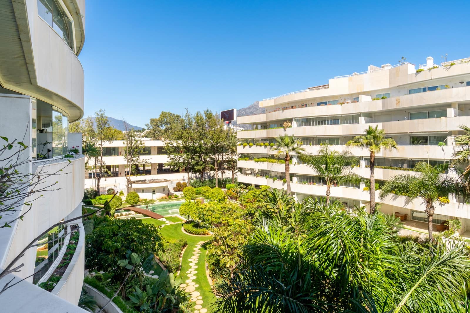 2 soverom Leilighet til salgs i Marbella med svømmebasseng - € 1 075 000 (Ref: 9719772)