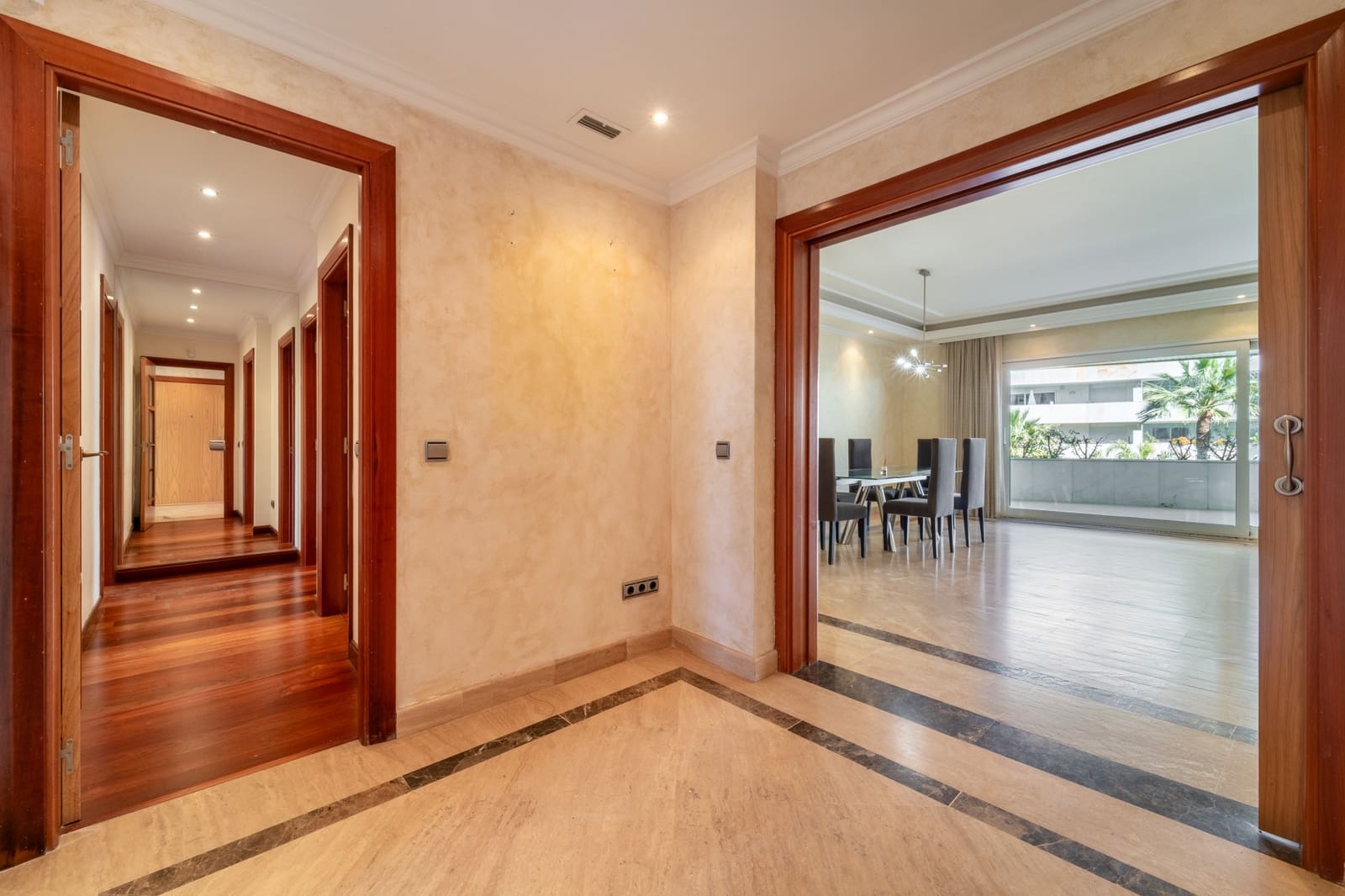 2 soverom Leilighet til salgs i Marbella med svømmebasseng - € 1 075 000 (Ref: 9719772)