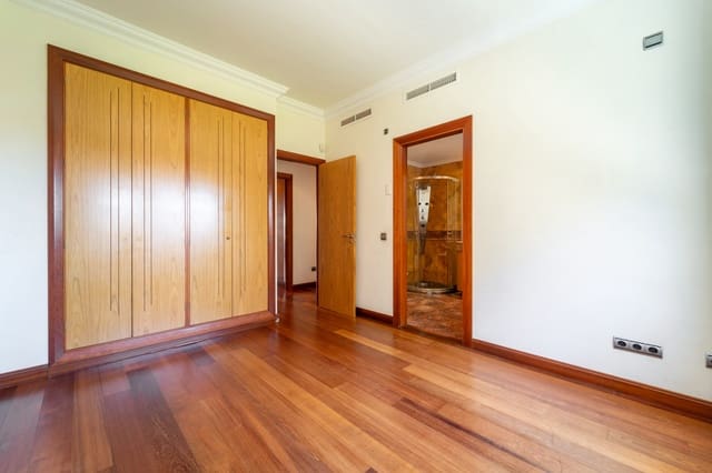 2 bedroom Apartment for sale in Marbella with pool - € 1,175,000 (Ref: 9719772)