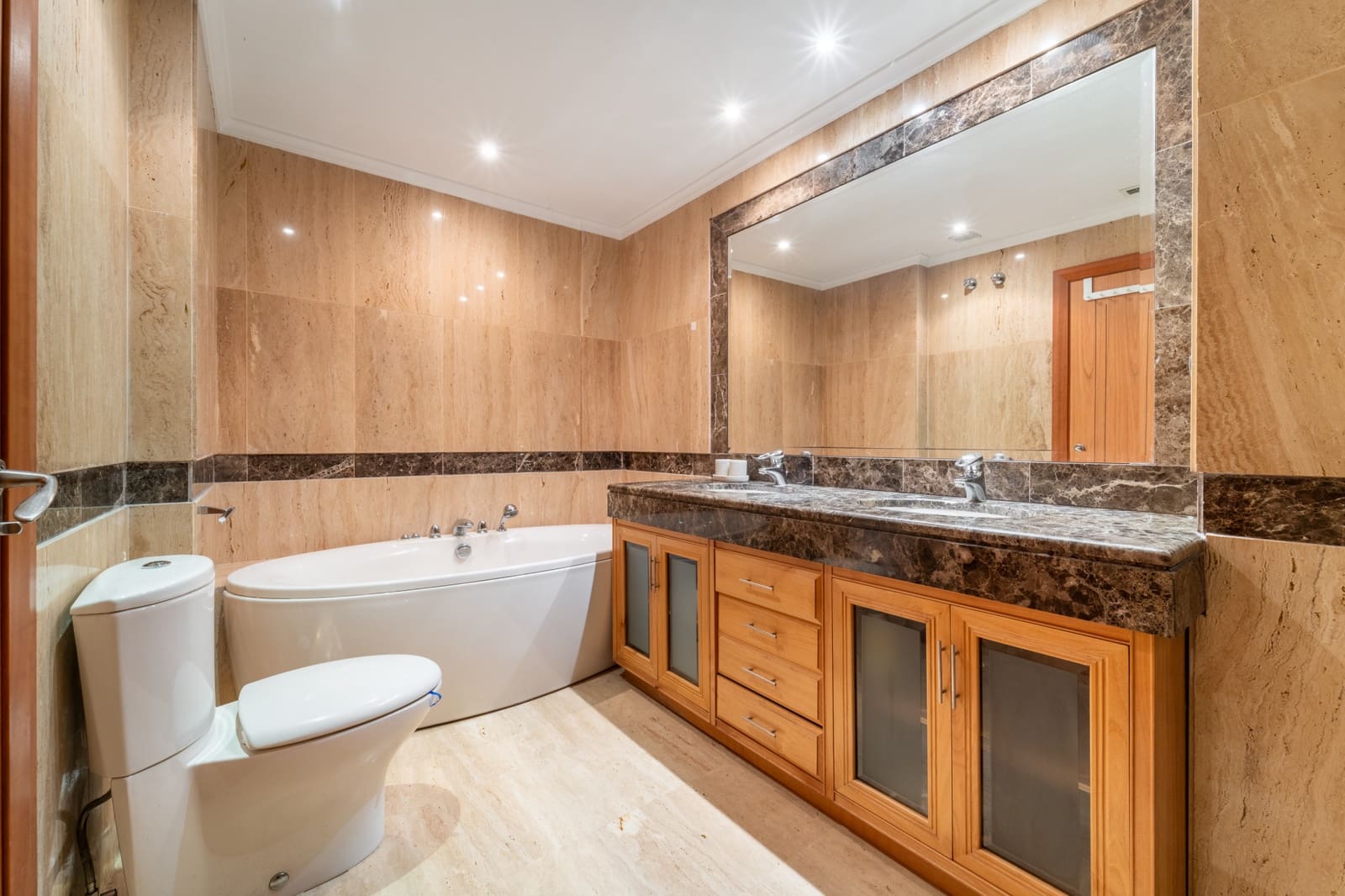 2 soverom Leilighet til salgs i Marbella med svømmebasseng - € 1 075 000 (Ref: 9719772)