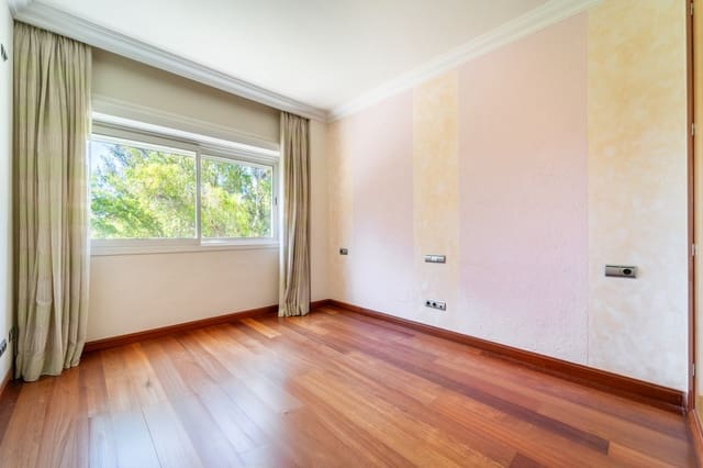 2 bedroom Apartment for sale in Marbella with pool - € 1,175,000 (Ref: 9719772)
