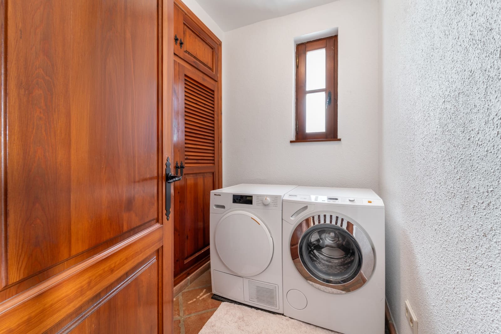 7 makuuhuone Huvila myytävänä paikassa Marbella mukana uima-altaan 
autotalli - 1 995 000 € (Ref: 9719773)