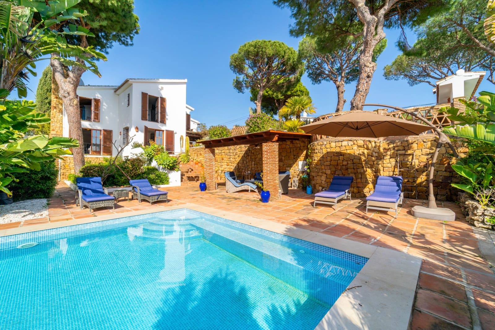 7 makuuhuone Huvila myytävänä paikassa Marbella mukana uima-altaan 
autotalli - 1 995 000 € (Ref: 9719773)