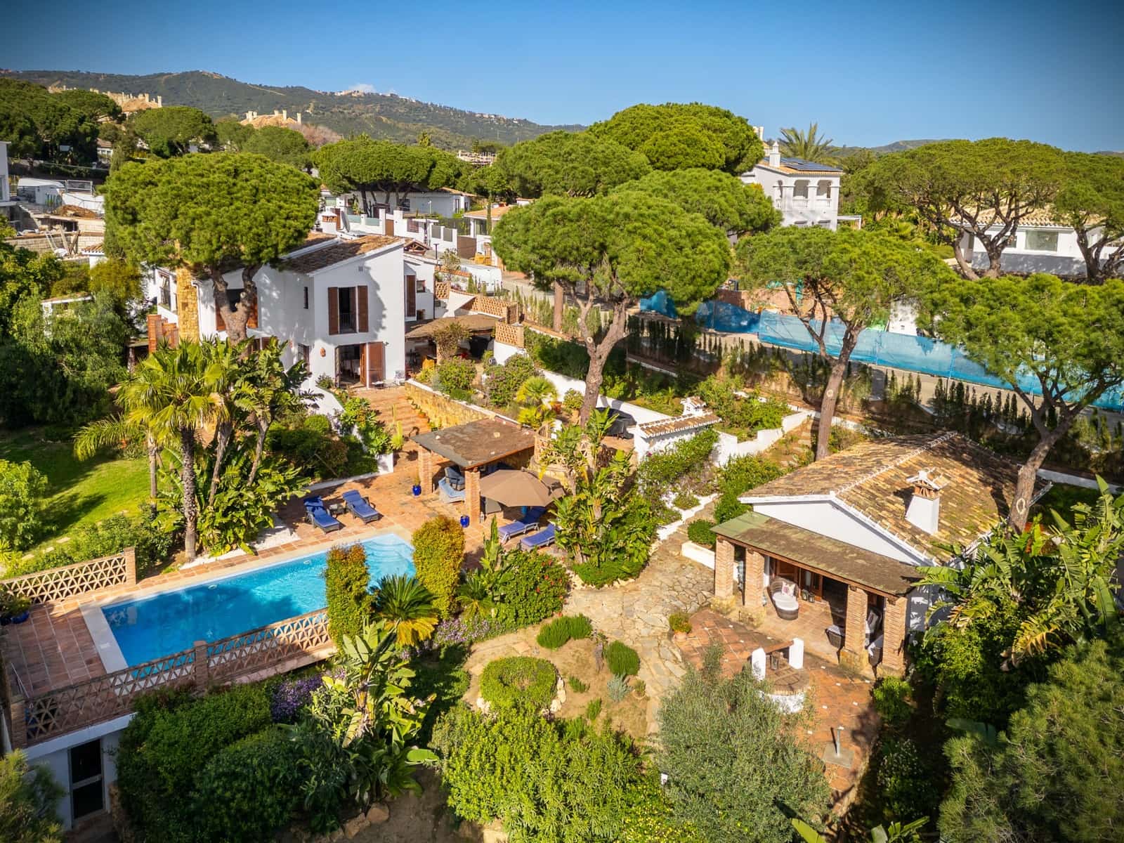 7 makuuhuone Huvila myytävänä paikassa Marbella mukana uima-altaan 
autotalli - 1 995 000 € (Ref: 9719773)