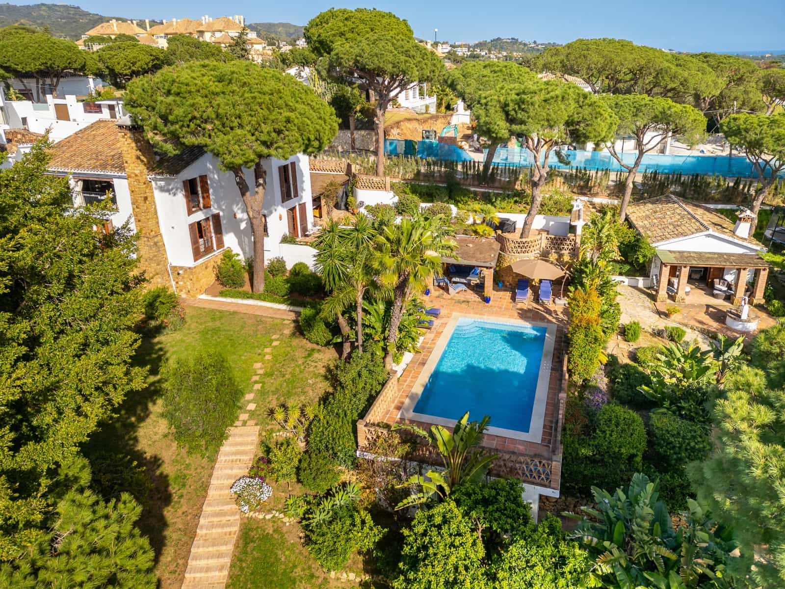 7 makuuhuone Huvila myytävänä paikassa Marbella mukana uima-altaan 
autotalli - 1 995 000 € (Ref: 9719773)