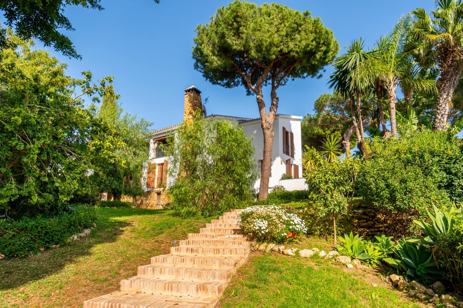 7 bedroom Villa for sale in Marbella with pool garage - € 1,995,000 (Ref: 9719773)