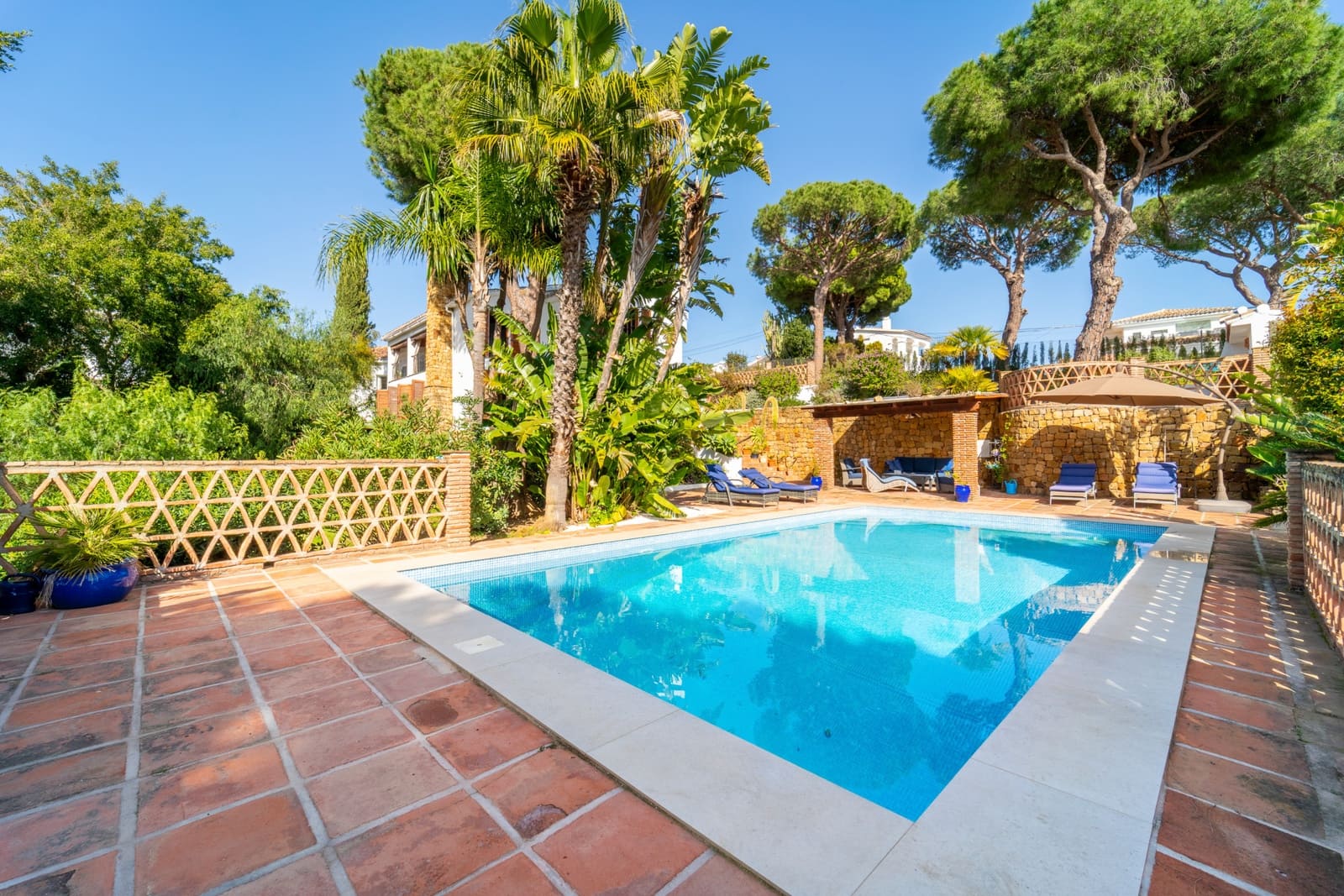 7 bedroom Villa for sale in Marbella with pool garage - € 1,995,000 (Ref: 9719773)