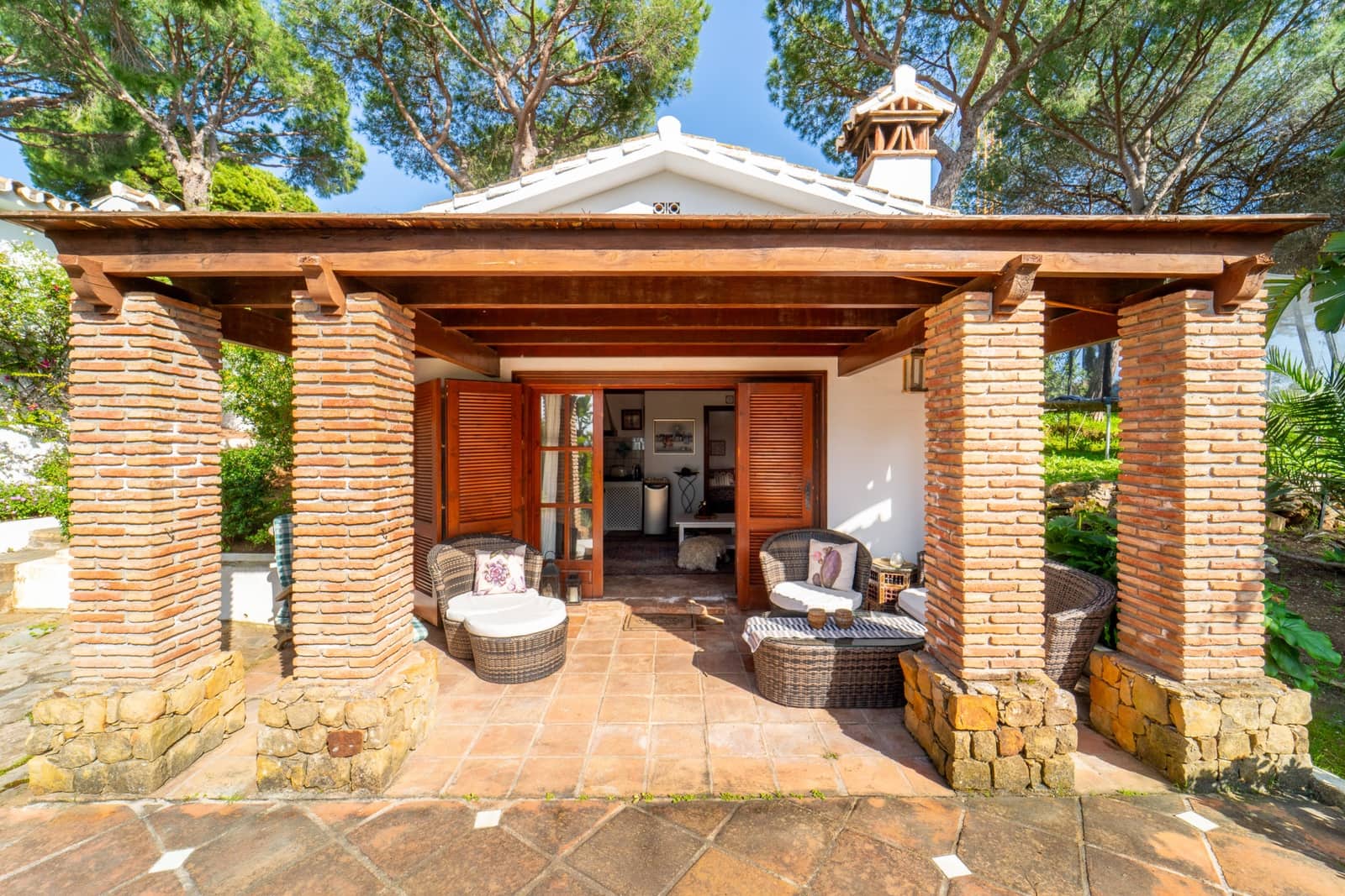 7 bedroom Villa for sale in Marbella with pool garage - € 1,995,000 (Ref: 9719773)