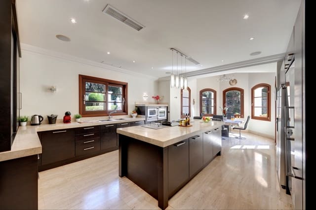 5 sypialnia Willa na sprzedaż w Marbella z basenem garażem - 8 500 000 € (Ref: 9719774)